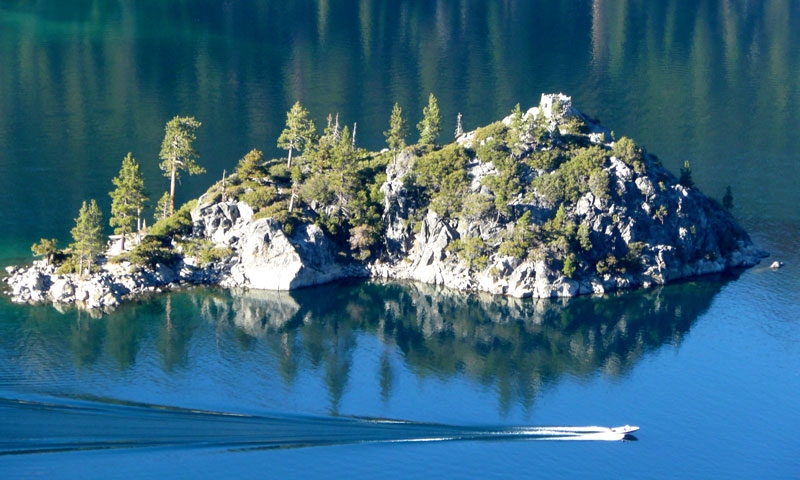 Boating on Emerald Bay